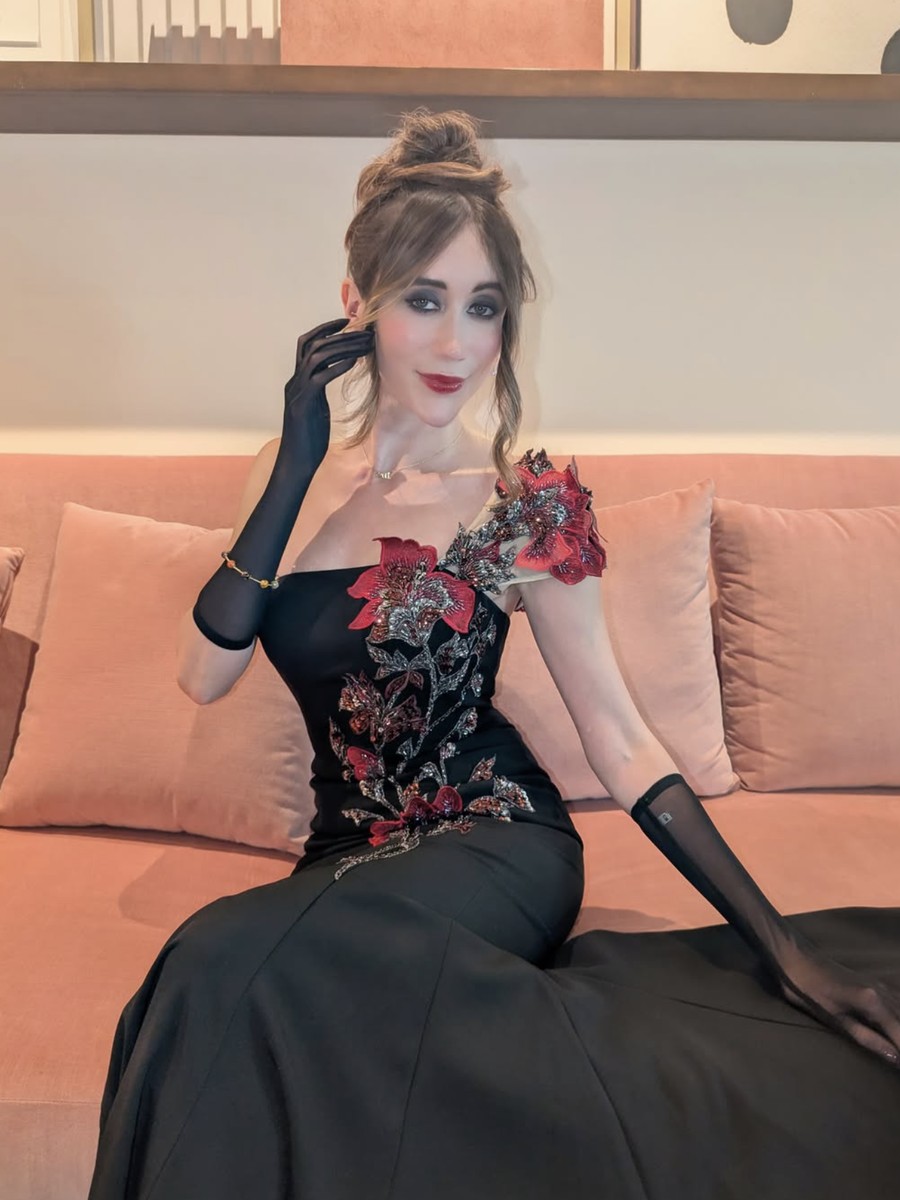 Evening glam makeup by Xander Tang, dramatic smoky eye and red lip, Los Angeles